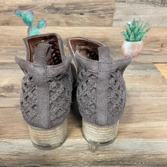 Jeffrey Campbell taggart perforated ankle boots split sides grey women’s 6.5 - Picture 4 of 9